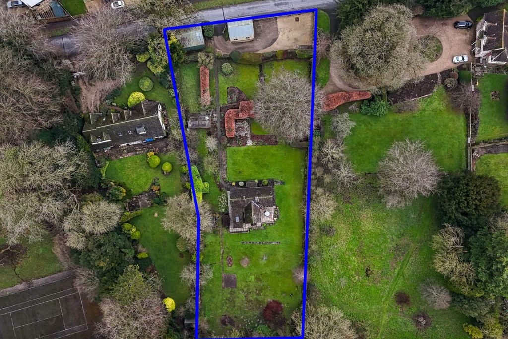 Property photo 2 of 27