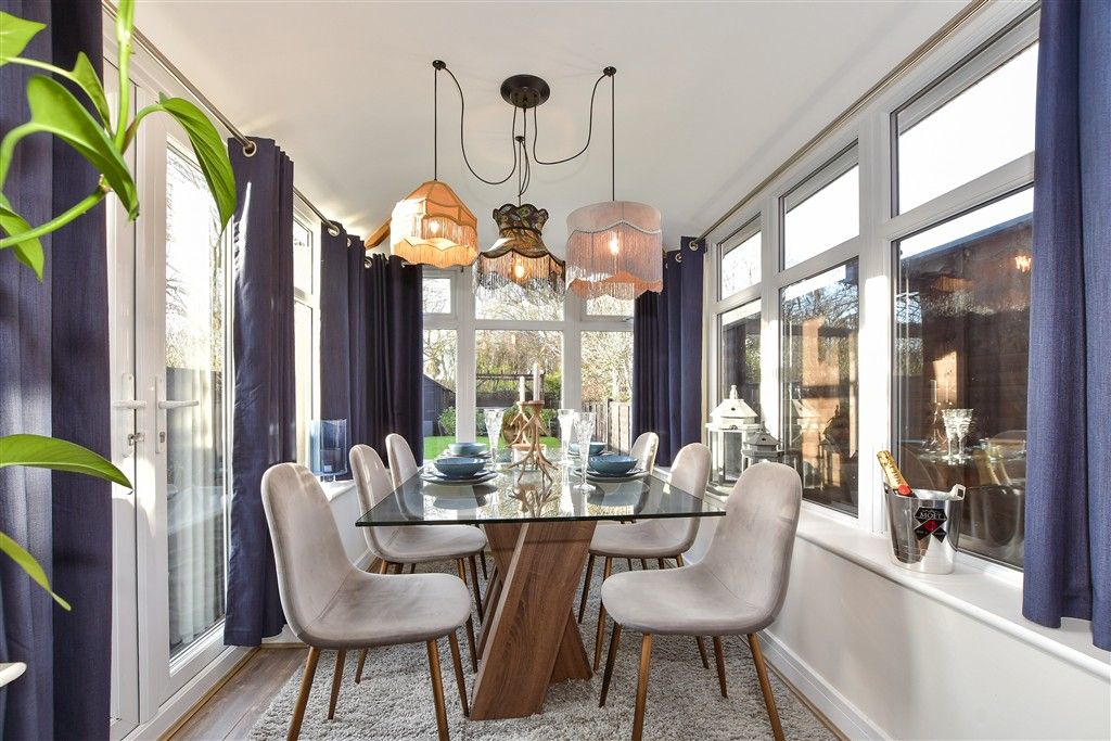 Property photo 3 of 11 Dining Area