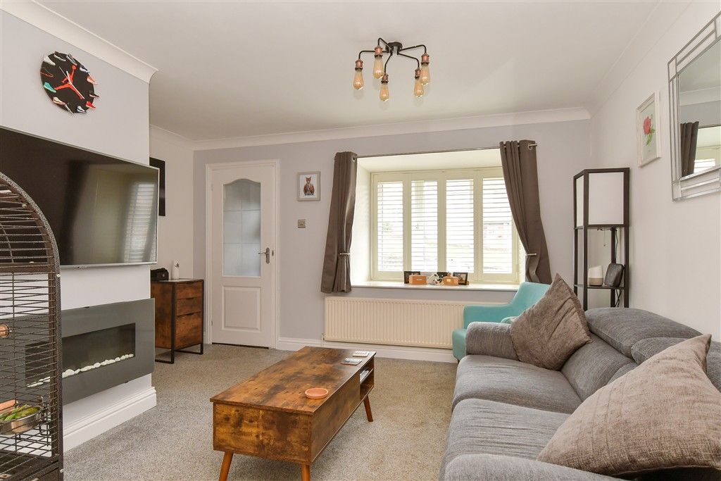 Property photo 3 of 10 Lounge