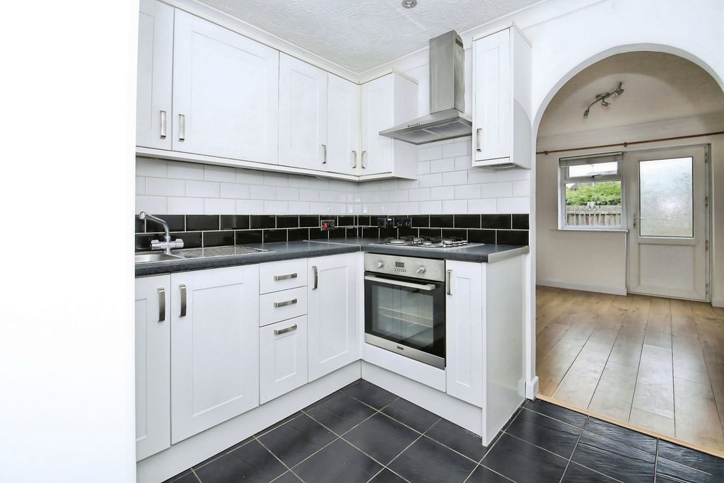 Property photo 2 of 9 Kitchen