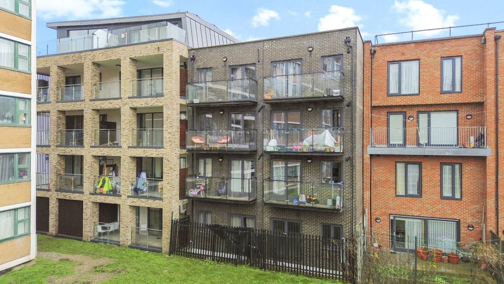 Property photo 1 of 18