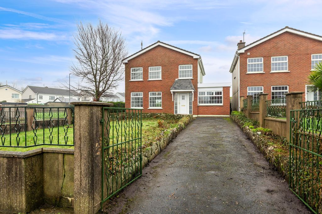 Property photo 2 of 34