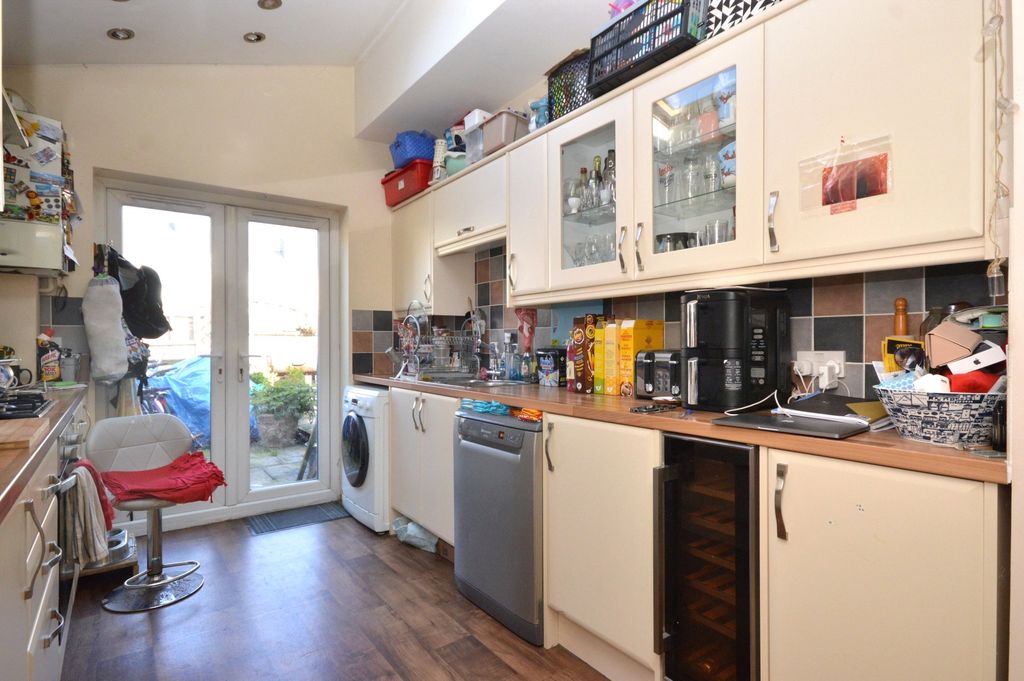 Property photo 3 of 8 3 - Picture No. 06