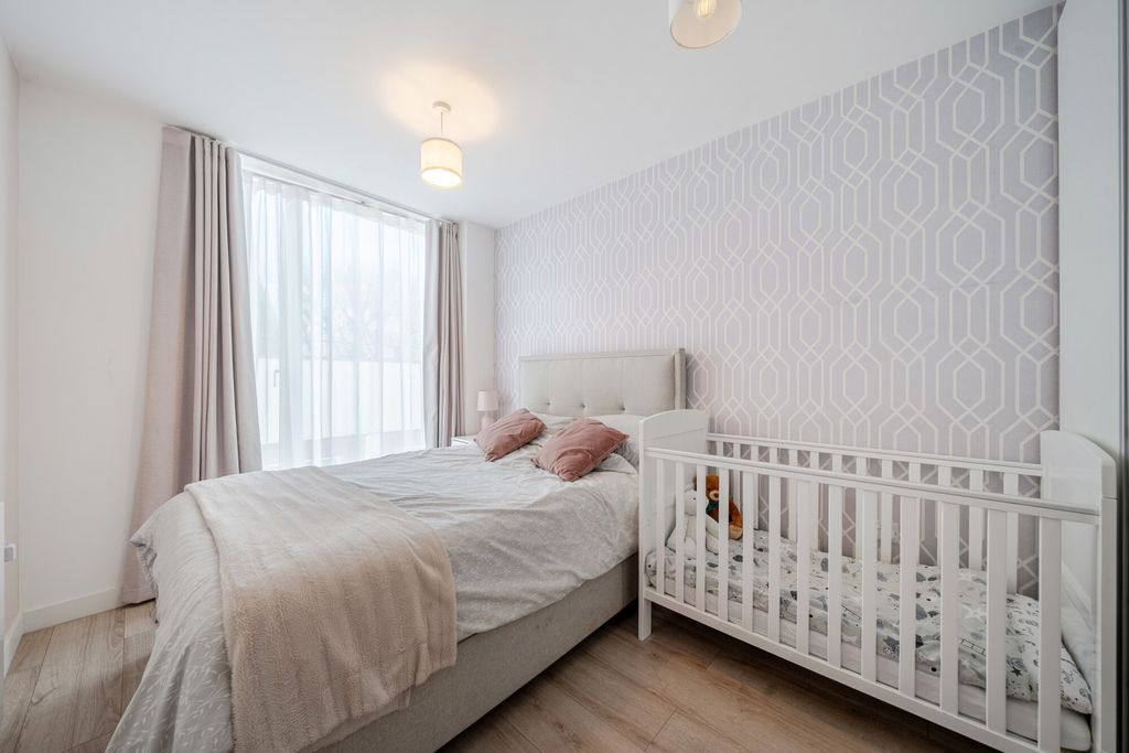 Property photo 3 of 19 1400269-13-696F77...