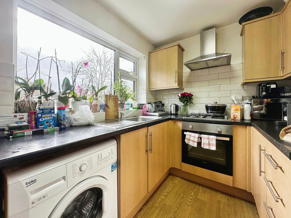 Property photo 3 of 8 Kitchen