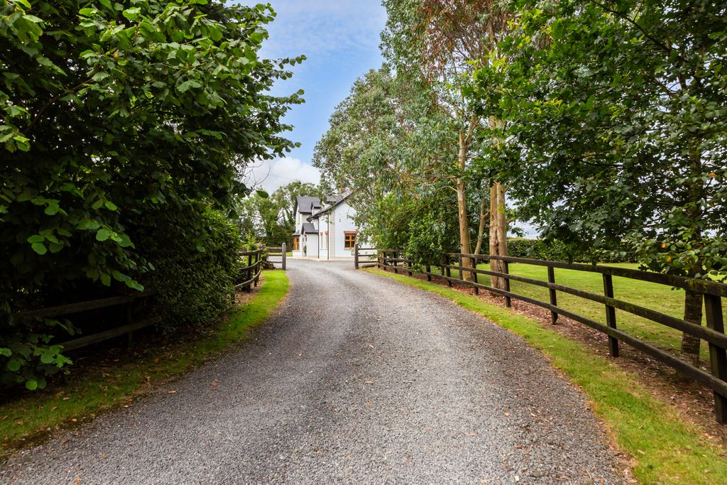 Property photo 2 of 75