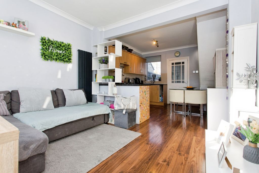 Property photo 2 of 13 Lounge