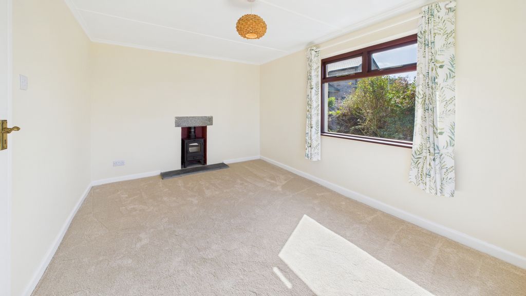 Property photo 3 of 9 Gallery