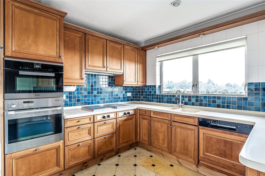Additional image 4 of 3 bed flat for saleWest Hill, Oxted, Surrey RH8