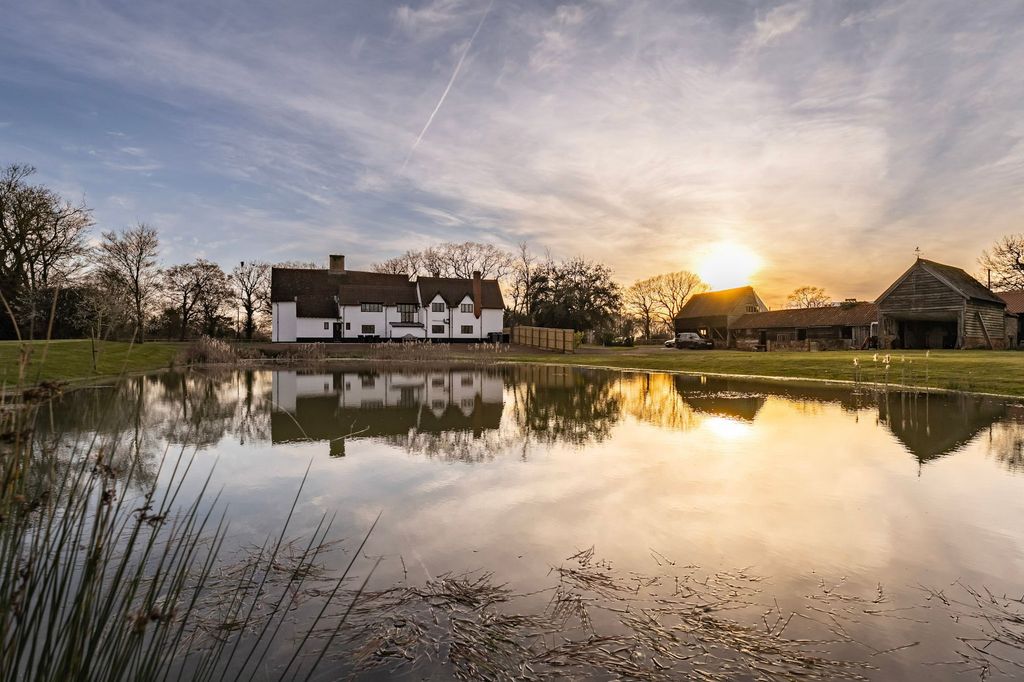 Property photo 2 of 28