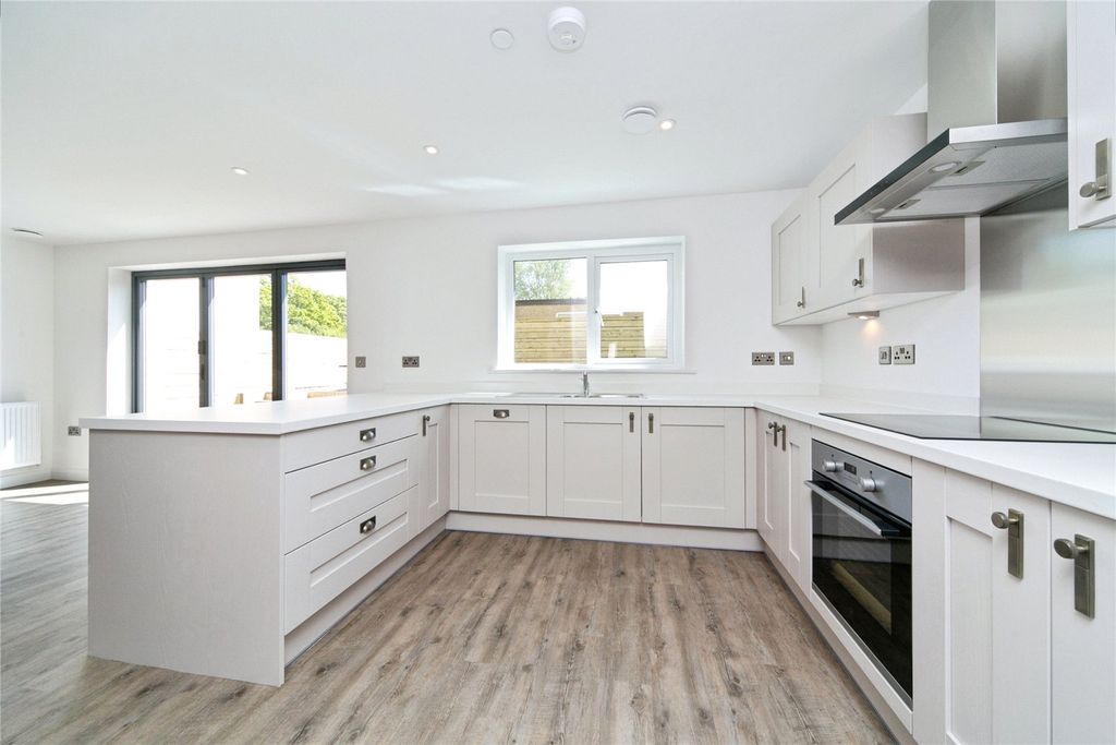 Property photo 3 of 21 Picture No. 12