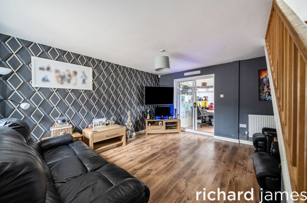 Property photo 3 of 11 15Ed79c75B514A4384B258B954d6B90A