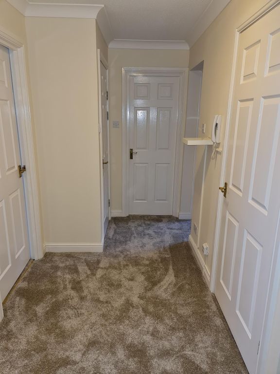 Property photo 2 of 10 Hall