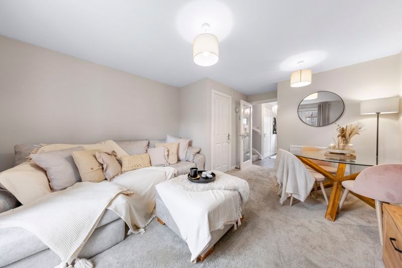 Property photo 3 of 25 Living-Room