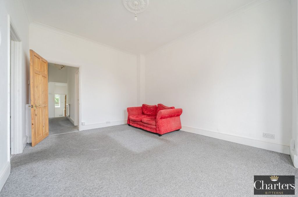 Property photo 3 of 15 Picture No. 13