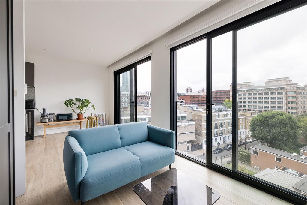 Property photo 2 of 21 Alie Street, E1
