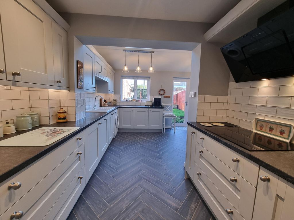 Property photo 2 of 17 Kitchen