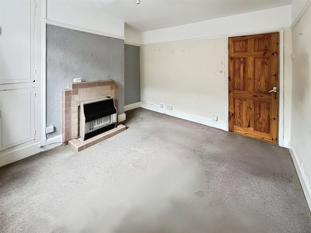 Property photo 3 of 11 Living Room