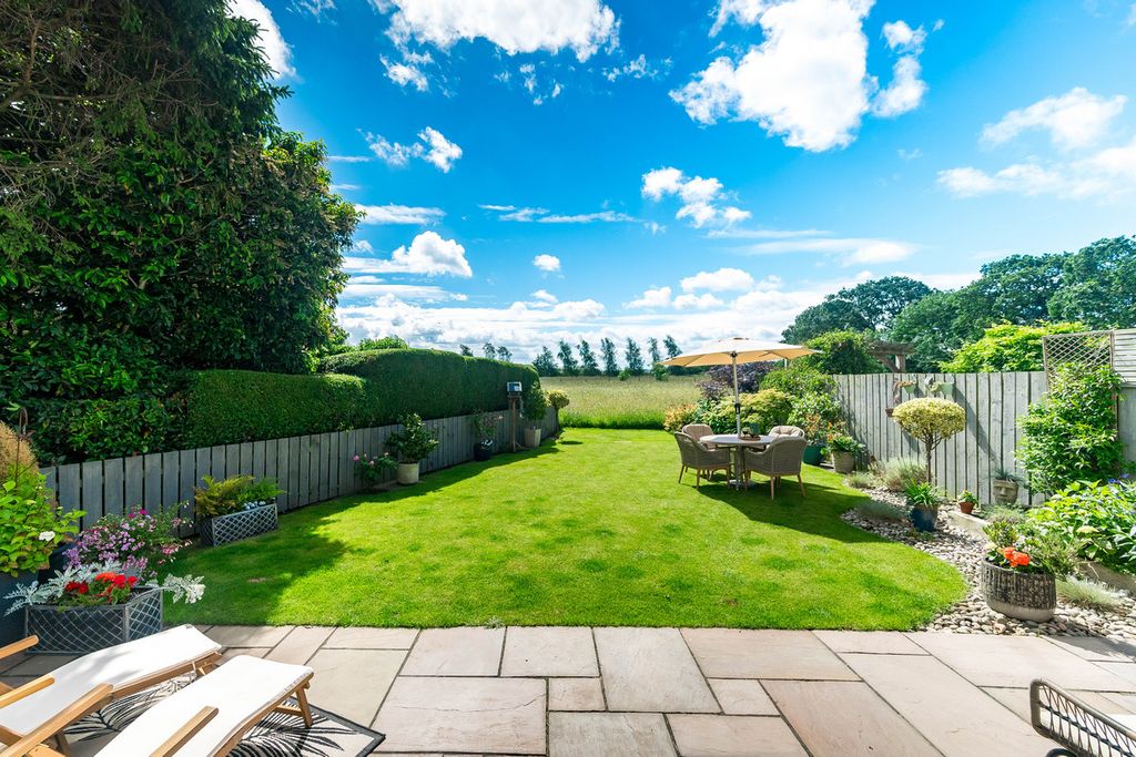 Property photo 2 of 35