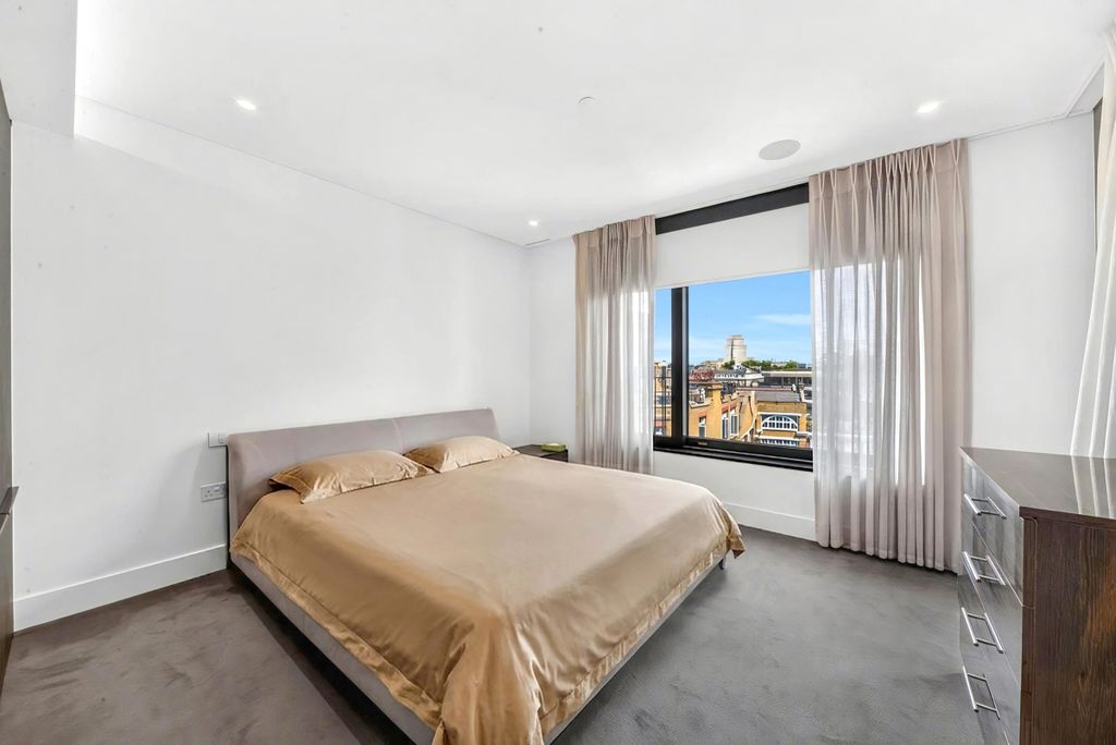 Property photo 3 of 15 Rathbone Square