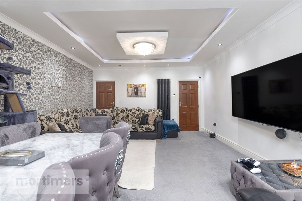 Property photo 3 of 19 Living Room