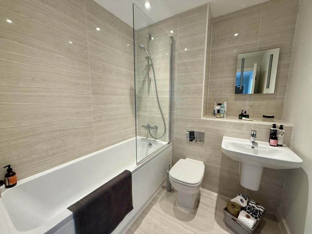 Property photo 2 of 9 Bathroom