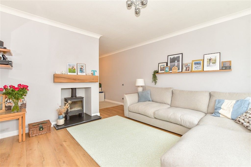 Property photo 3 of 14 Lounge