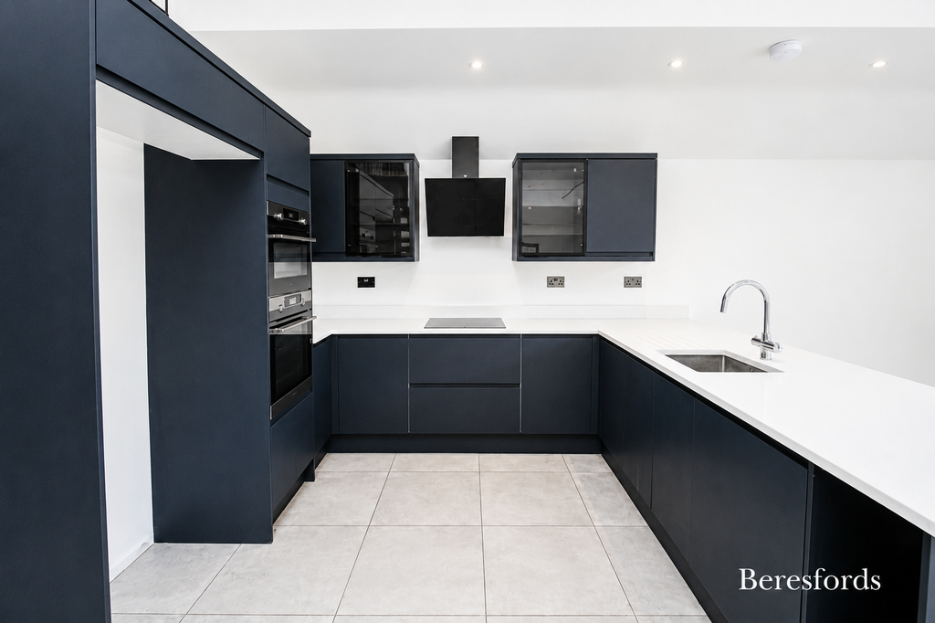 Property photo 3 of 15 Kitchen