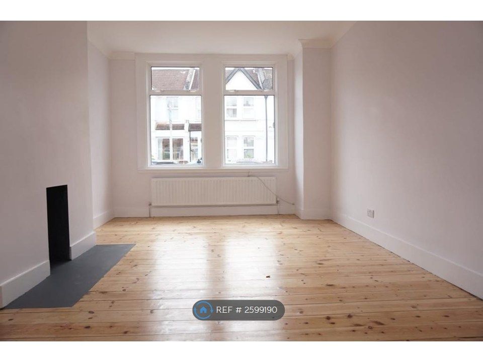 Property photo 3 of 10 Living Room