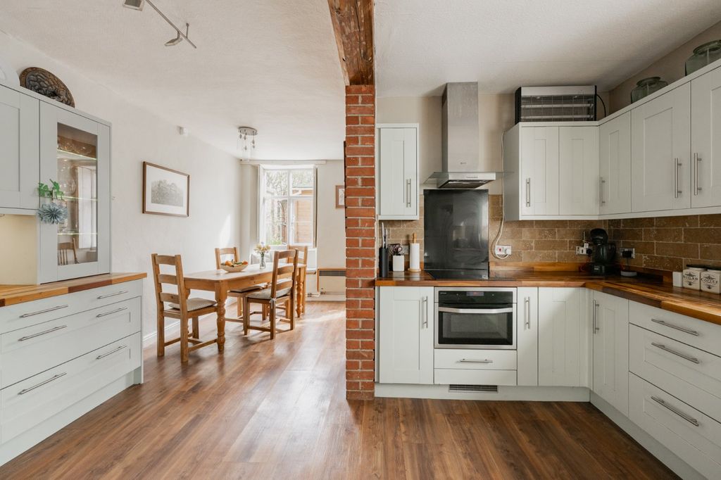 Property photo 3 of 18 Picture No. 05