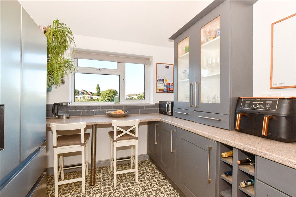 Property photo 2 of 19 Kitchen