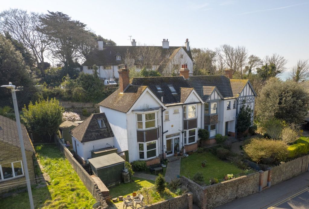 Property photo 1 of 24 Sandgate Hill