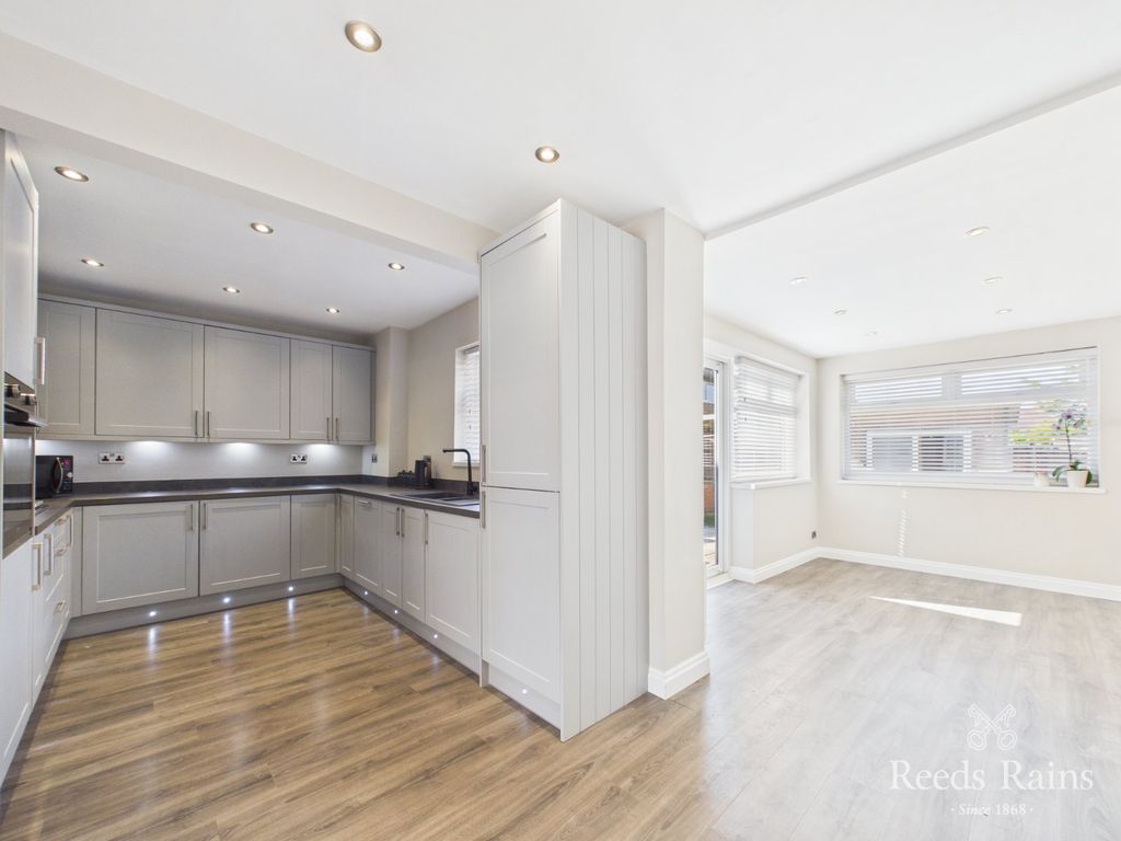Property photo 2 of 20 Kitchen/Dining Room