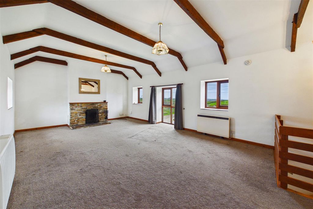 Property photo 2 of 19 Lounge