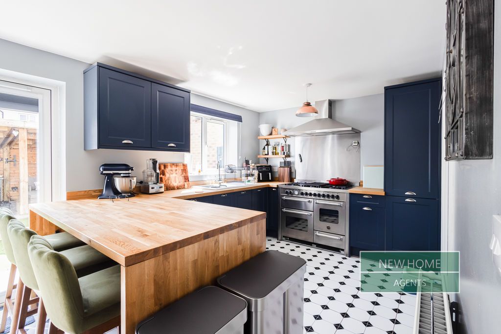 Property photo 2 of 27 Photo 12