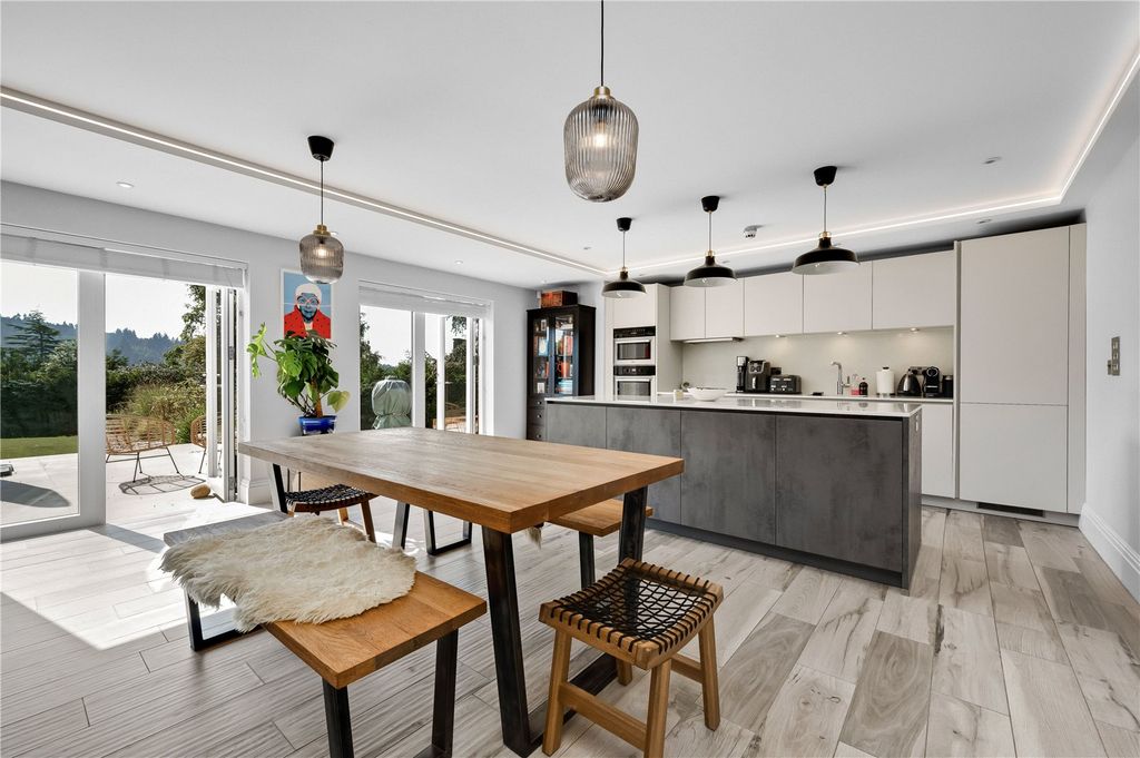 Property photo 2 of 11 Kitchen/Dining