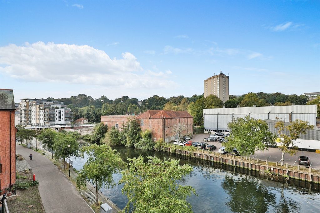 Property photo 3 of 15