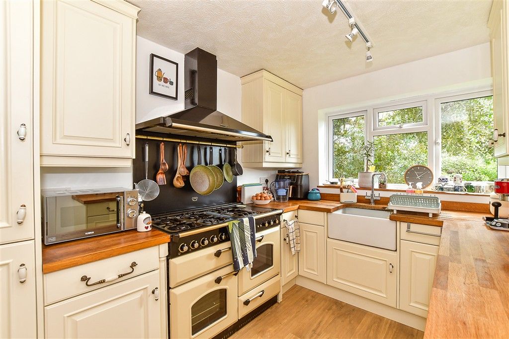 Property photo 2 of 18 Kitchen