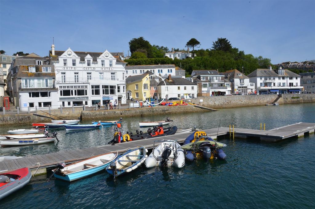 Property photo 2 of 25