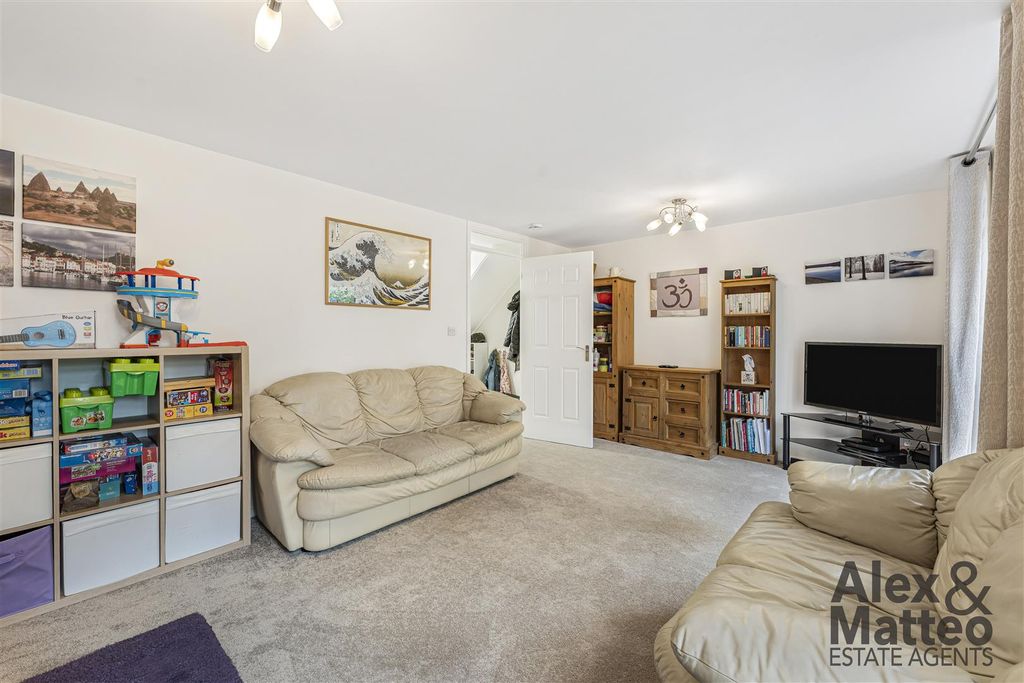 Property photo 3 of 20 Brewhouse Walk