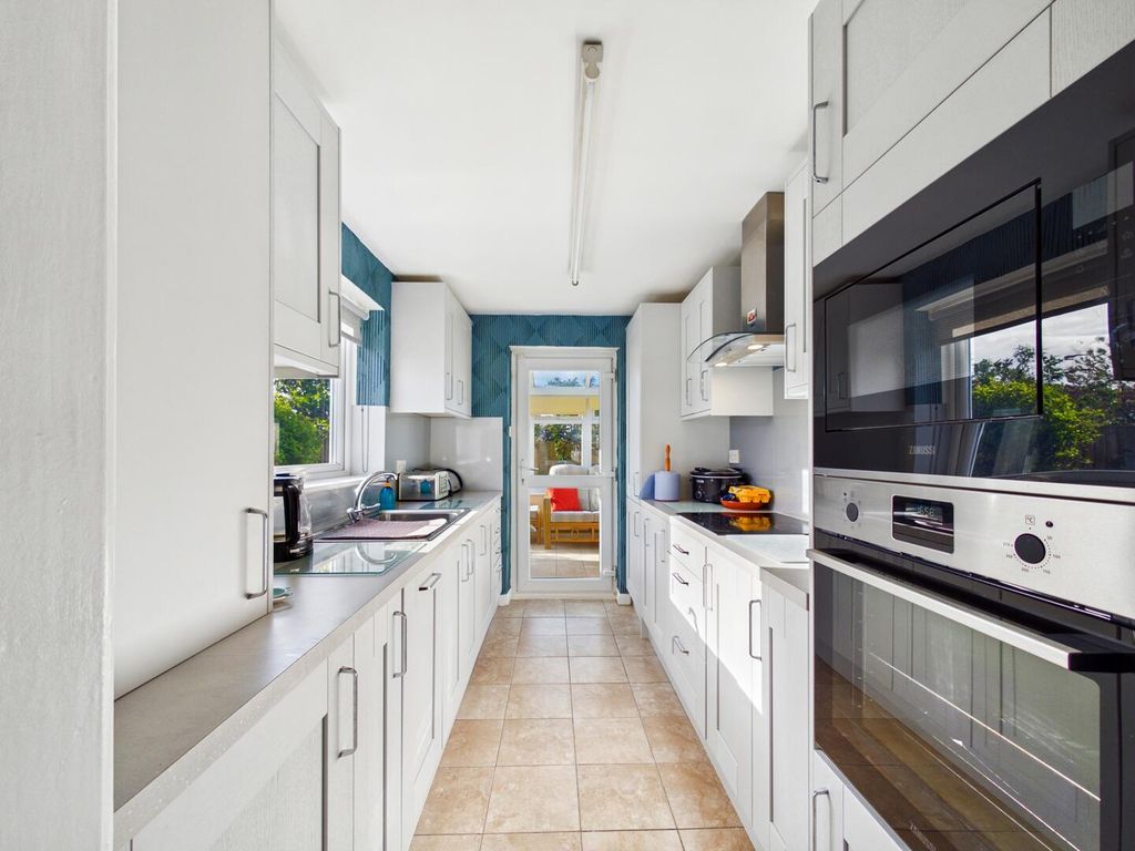 Property photo 3 of 16 Kitchen