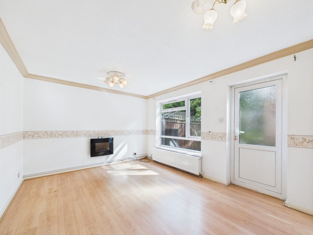 Property photo 3 of 11 4346973