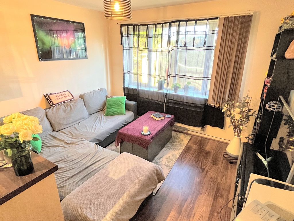 Property photo 3 of 5