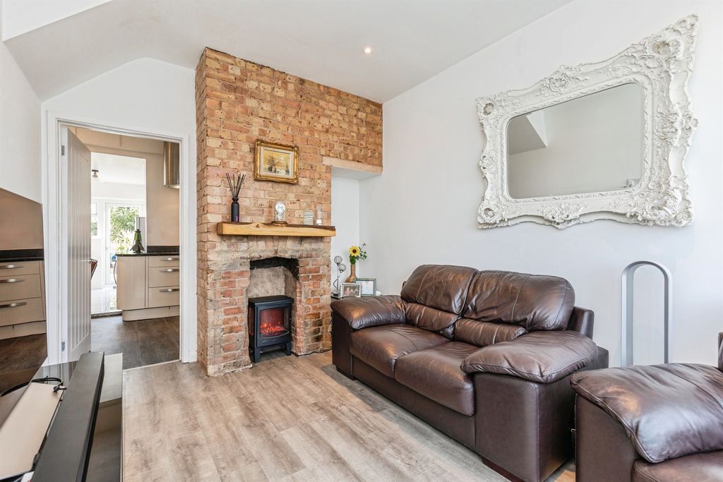 Property photo 3 of 17