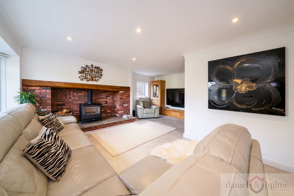 Property photo 2 of 47 Touchwood Part 2-83