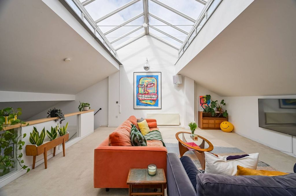 Property photo 3 of 26