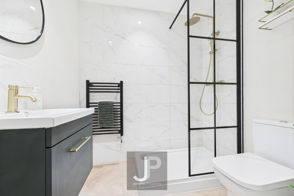 Property photo 3 of 21 Shower Room