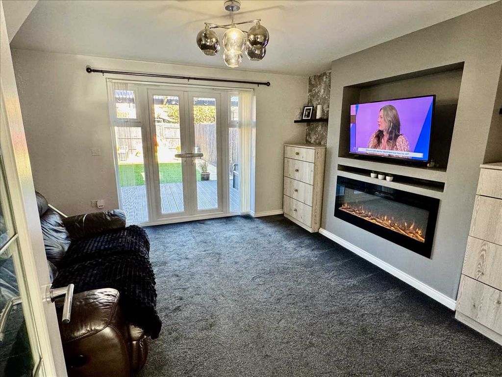 Property photo 2 of 7 Living Room
