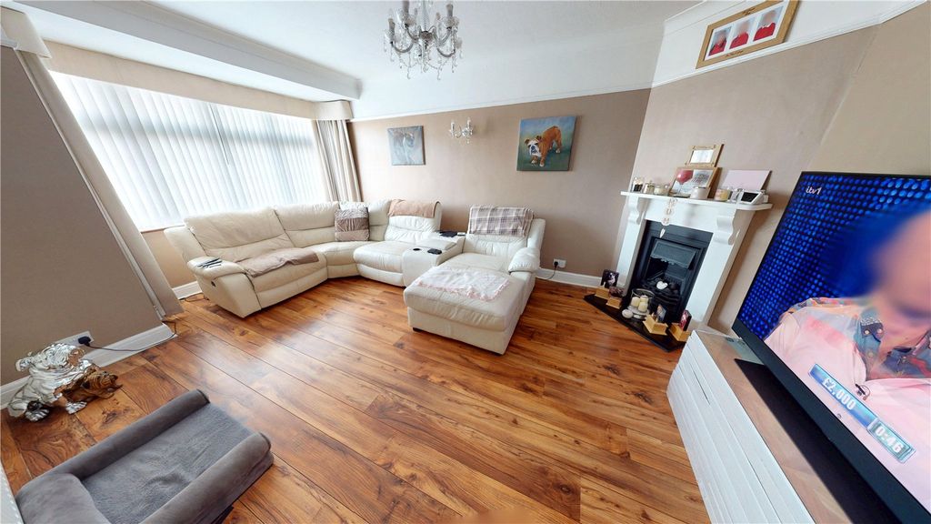 Property photo 3 of 17 Picture No. 12