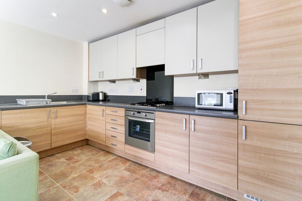 Property photo 3 of 11 Kitchen
